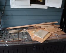 <p>Zdjęcia wykonane przez technik&oacute;w kryminalistycznych, dokumentujące włamania</p>