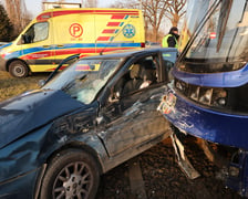 <p>Zderzenie auta osobowego z tramwajem na skrzyżowaniu Lotnicza/Hutnicza</p>