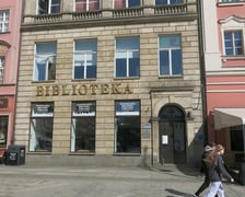 <p>Giełda Książki Bibliotecznej w Dolnośląskiej Bibliotece Publicznej w rynku (pod numerem 58)</p>