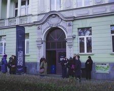 <p>We wrocławskich schronach odbywa się trzydniowa wystawa Yuriya Bileya - tu kamienica Curie-Skłodowskiej 87&nbsp;</p>