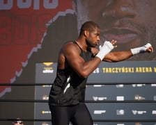 Oleksandr Usyk i Daniel Dubois podczas treningu na placu Wolności we Wrocławiu. Mistrzowska walka i wielka bokserska gala już w sobotę na Tarczyński Arena