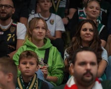 Kibice na meczu Śląska Wrocław z Arką Gdynia w hali Orbita.