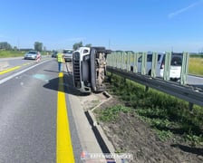 Dachowanie samochodu osobowego na popularnej "8" koło Wrocławia, 19 czerwca 2026 r.