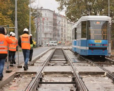 Próbne przejazdy tramwajów przez plac Staszica.