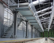 <p>Zajezdnia "Gaj" po remoncie. W hali zamontowany został 37-metrowy pomost, kt&oacute;ry będzie służył do obsługi tramwaj&oacute;w.</p>