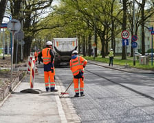 I etap prac na ul. Olszewskiego - układanie asfaltu na odcinku od skrzyżowania ze Spółdzielczą i Orłowskiego do krzyżówki z Gersona i Wojtkiewicza.