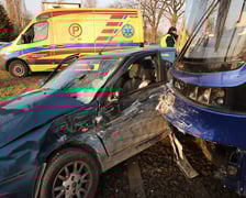 <p>Zderzenie auta osobowego z tramwajem na skrzyżowaniu Lotnicza/Hutnicza</p>