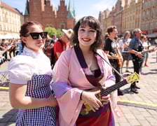 <p>Gitarzyści na wrocławskim rynku. Gitarowy Rekord Świata 2024</p>