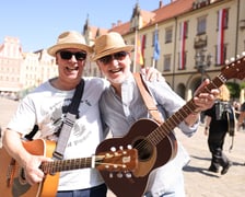 <p>Gitarzyści na wrocławskim rynku. Gitarowy Rekord Świata 2024</p>