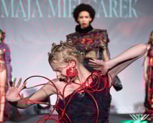 <p>FashiON! Wrocław Fashion Week 2023 - pokaz i sesja Mai Mielcarek</p>