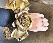 <p>Na zdjęciach biżuteria z projektu &bdquo;Relacje&rdquo; realizowanego&nbsp;w ramach stypendium artystycznego Prezydenta Wrocławia</p>