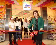 6 grudnia 2022 r. otwarto drogerię dm w centrum handlowym Marino we Wrocławiu