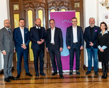 spotkanie władz Wrocławia i firmy IAV z udziałem m.in. prezydentem Jackiem Sutrykiem i Uwe Horn, dyrektorem zarządzającym i dyrektorem ds. pracy IAV