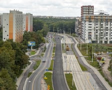 <h2>Konto Mieszkaniowe to atrakcyjna premia</h2>
<p>Każdy, kto w perspektywie kilku lat planuje kupno mieszkania lub domu jednorodzinnego będzie m&oacute;gł zacząć oszczędzać na specjalnym Koncie Mieszkaniowym.</p>
<p>Założenie takiego konta to jednoczesna deklaracja wpłat od 500 do 2000 zł miesięcznie przez 3 do 10 lat.</p>
<p>&nbsp;</p>