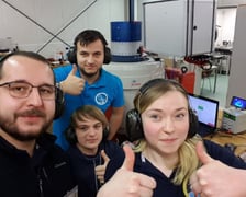 od lewej: Jędrzej Kowalewski, Mikołaj Podgórski, Dorota Budzyń, w środku na dole: Kamil Sieciński