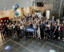 Uczestnicy poprzednich edycji CASSINI Hackathon. Tegoroczne spotkanie będzie  7-9 listopada 2025 r. we Wrocławiu.