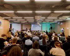 Uczestnicy poprzednich edycji CASSINI Hackathon. Tegoroczne spotkanie będzie  7-9 listopada 2025 r. we Wrocławiu.