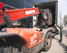 Przygotowania do transportu manata Ambrożego