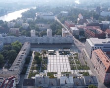 Plac Nowy Targ po zakończeniu prac związanych z zazielenianiem