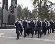<p>Patronem Akademii Wojsk Lądowych jest gen. Tadeusz Kościuszko. Jego pomnik stoi tuż przed placem apelowym, centrum wydarzeń w dniu otwartym na uczelni&nbsp; &nbsp;</p>