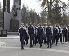 <p>Patronem Akademii Wojsk Lądowych jest gen. Tadeusz Kościuszko. Jego pomnik stoi tuż przed placem apelowym, centrum wydarzeń w dniu otwartym na uczelni&nbsp; &nbsp;</p>