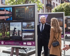 We Wrocławiu oglądać można pokonkursową wystawę prac fotograficznych, które wykonali zagraniczni studenci uczący się we Wrocławiu