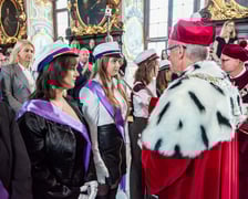 <p>Inauguracja roku akademickiego na Uniwersytecie Medycznym im. Piast&oacute;w Śląskich we Wrocławiu - pasowanie nowych student&oacute;w</p>