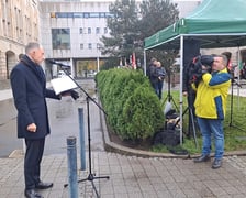 Uroczystość pod pomnikiem Pomordowanych Profesorów Lwowskich z okazji Święta Wrocławskiej Nauki. Prof. Krystian Kiełb