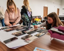 Studenci Uniwersytetu Medycznego śpiący podczas zajęć drzemkologii