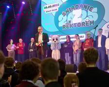 Rozpoczęcie Juwenaliów 2025 na Politechnice Wrocławskiej: śniadanie z rektorem