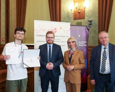 Wręczenie nagród laureatom II Olimpiady Sztucznej Inteligencji we wrocławskim Ratuszu