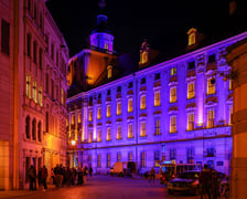 Najbardziej widowiskowym momentem tegorocznego jubileuszu będzie rozświetlenie na niebiesko gmachu głównego Uniwersytetu i sąsiadującego z nim mostu Uniwersyteckiego.