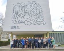 Nowy mural Oteckiego na budynku Katedry Epizootiologii z Kliniką Ptaków i Zwierząt Egzotycznych Uniwersytetu Przyrodniczego we Wrocławiu