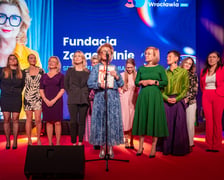 <p>Gala 30 Kreatywnych Wrocławia, 15.04.2026. Na scenie zesp&oacute;ł Fundacji Zobacz Mnie.&nbsp;</p>