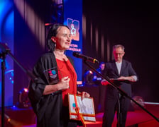 <p>Gala 30 Kreatywnych Wrocław 2026. Laureaci na scenie - Agnieszka Zwiefka&nbsp;</p>