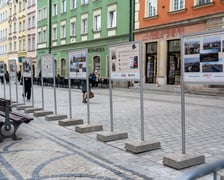 <p>Wystawa poświęcona rzemiosłu kamoniarskiemu do obejrzenia w Rynku do 8 maja</p>