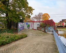 Miejsce, w którym tory kolejowe przecinają trakt wzdłuż Kanału Miejskiego. Tu powstanie tunel dla pieszych i rowerzystów