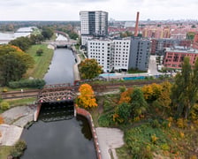 Miejsce, w którym tory kolejowe przecinają trakt wzdłuż Kanału Miejskiego. Tu powstanie tunel dla pieszych i rowerzystów