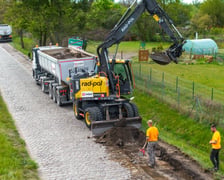 Prace przy poszerzaniu ulicy Mościckiego (zdjęcie z 4 maja)
