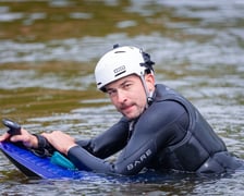 Jetboard i e-foil  - deski z napędem, które nie potrzebują fal