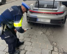 Pomiary hałasu generowanego przez pojazdy przez wrocławskich policjantów