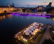 Most Uniwersytecki we Wrocławiu podświetlony z okazji Światowego Dnia Nieswoistego Zapalenia Jelit