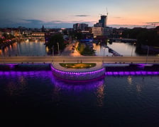 Most Uniwersytecki we Wrocławiu podświetlony z okazji Światowego Dnia Nieswoistego Zapalenia Jelit