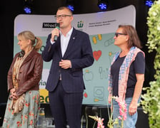 Joanna Nyczak, dyrektorka Wydziału Zdrowia i spraw Społeczych Urzędu Miejskiego we Wrocławiu, Mateusz Żak, wiceprezydent Wrocławia i Dorota Feliks, dyrektor WCRS. Dni Promocji Zdrowia na Placu Gołębim w Rynku, 13 czerwca 2026