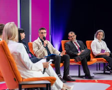 Uczestnicy debaty "Wojna i pokój" rozpoczynającej Kongres i Festiwal Psychologiczny Re_Mind.
