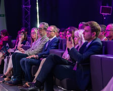Uczestnicy debaty "Wojna i pokój" rozpoczynającej Kongres i Festiwal Psychologiczny Re_Mind.