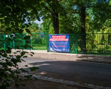 <p>Baner z informacjami dla mieszkańc&oacute;w o przyszłości przedszkola przy ul. Sławka</p>