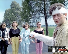 Na drodze w kierunku Sulimowa - fotos z filmu „Och, Karol”.