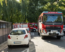 <p>Pojazdy straży pożarnej potrzebują do manewrowania znacznie więcej miejsca, niż samochody osobowe</p>
