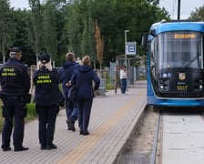 Wspólny patrol strażników miejskich i kontrolerów biletowych MPK